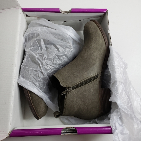 💥SALE💥Rampage tarragon olive embossed  ankle bootie - Picture 6 of 6